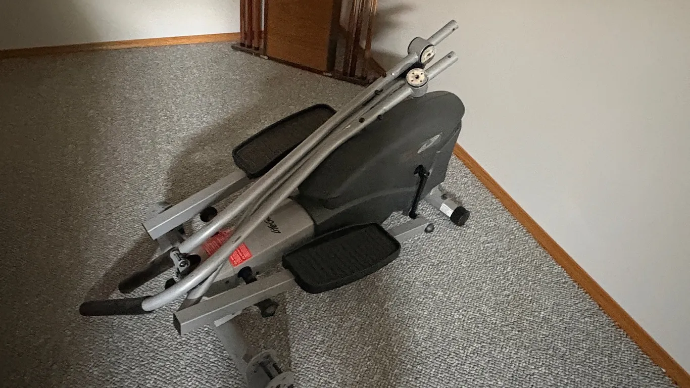 ELLIPTICAL EXERCISE MACHINE