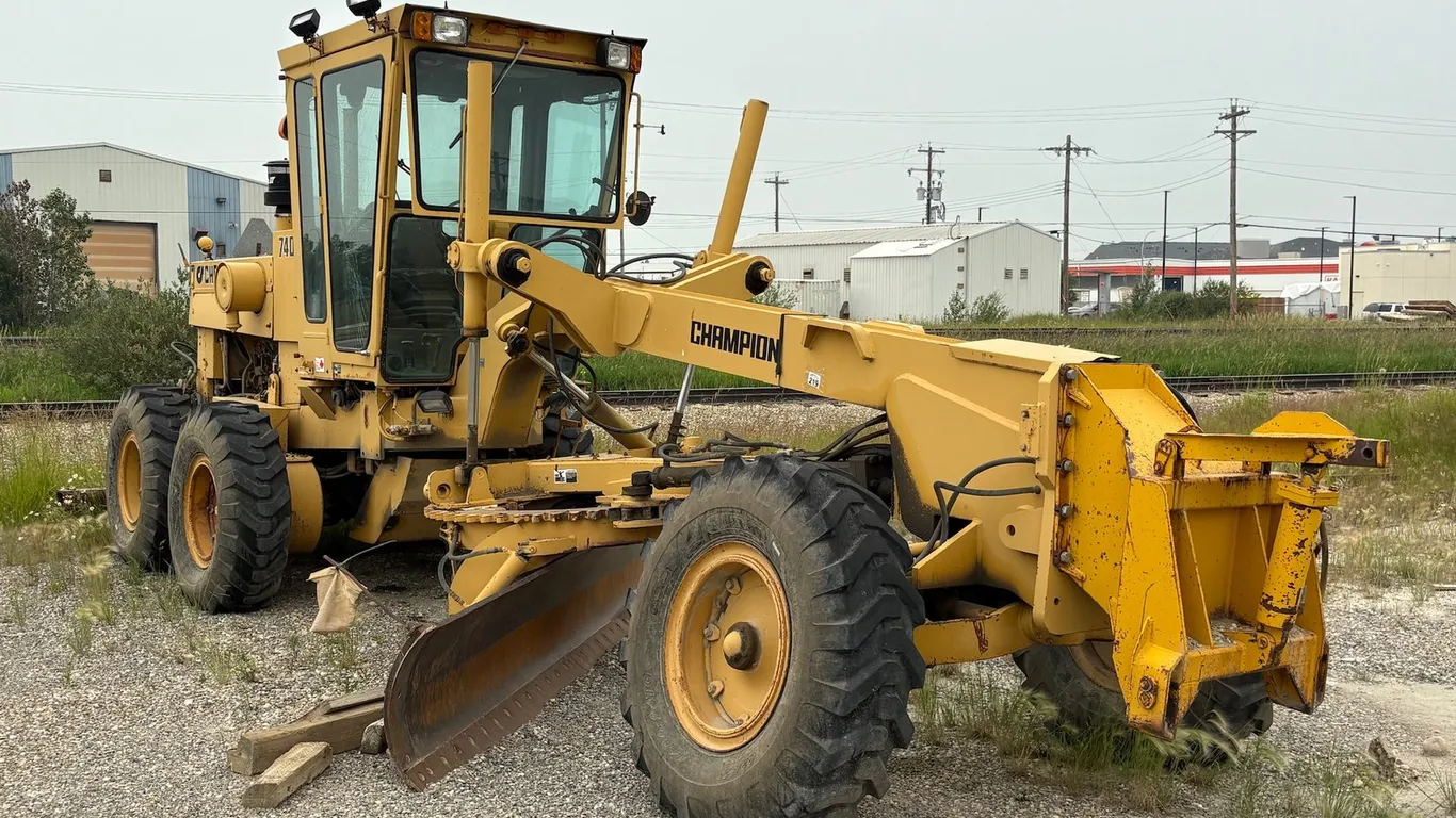 CHAMPION 740 MOTOR GRADER