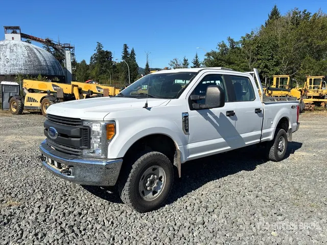 2017 Ford F-350 XL 4x4 Crew Cab Pickup