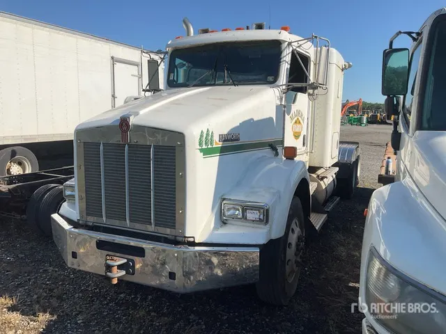 2007 Kenworth T800 6x4 T/A Sleeper Truck Tractor (Inoperable)
