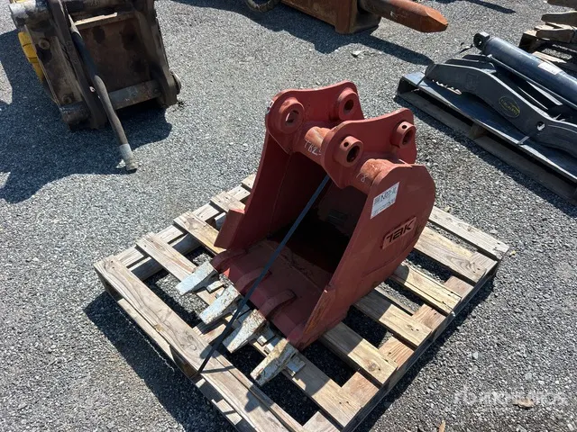 18 in Digging Excavator Bucket - Fits Takeuchi TB257