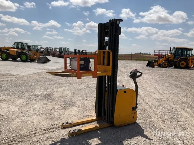 2015 Yale MS16AC Electric Forklift