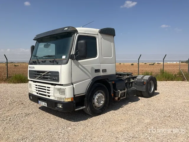 2000 Volvo FM10 4x2 S/A Sleeper Truck Tractor