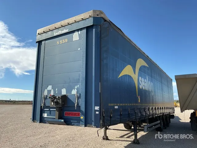 2015 Lecitrailer 3E20 Tri/A Curtain Side Trailer