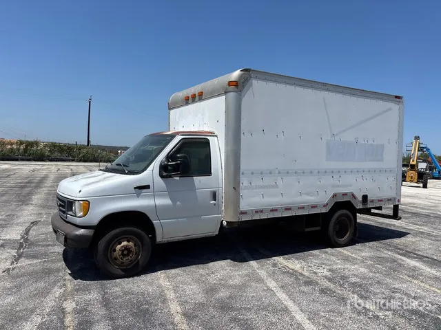 2003 Ford E-450 4x2 Van Truck