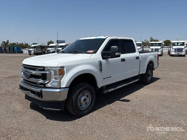 2022 Ford F-350 XLT 4x4 Crew Cab Pickup