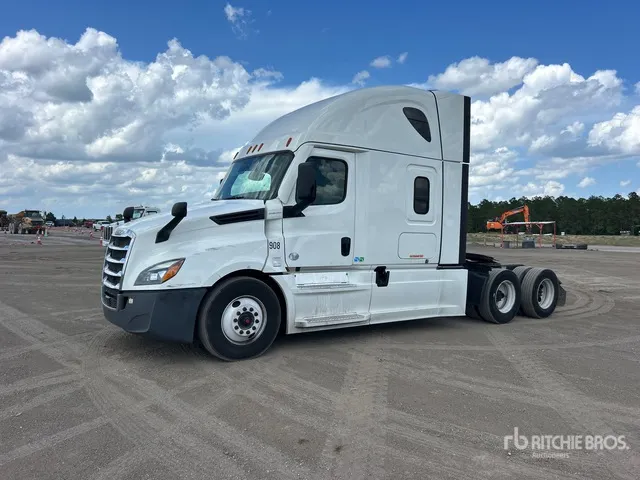 2021 Freightliner Cascadia 126 6x4 T/A Sleeper Truck Tractor