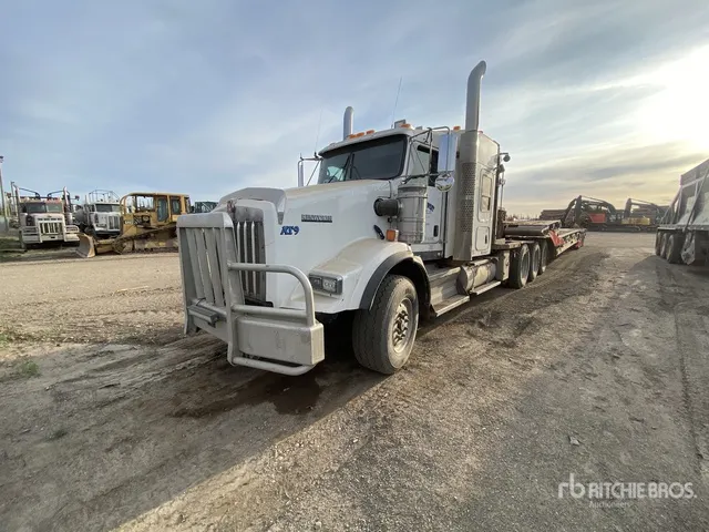 2015 Kenworth T800 8x6 Sleeper Winch Truck