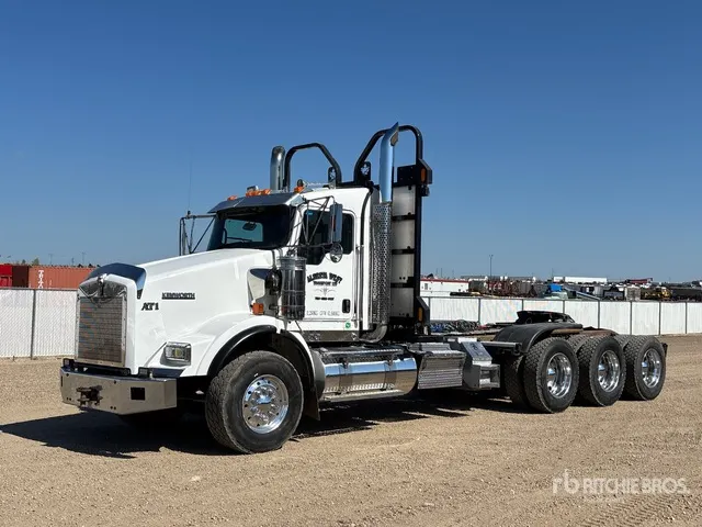 2015 Kenworth T800 8x6 Logging Tri/A Day Cab Truck Tractor