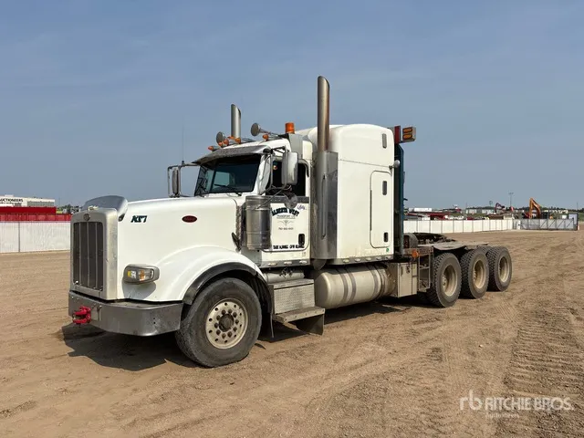 2015 Peterbilt 367 8x6 Sleeper Winch Truck