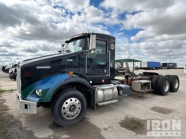 2006 Kenworth T800 6x4 T/A Day Cab Truck Tractor