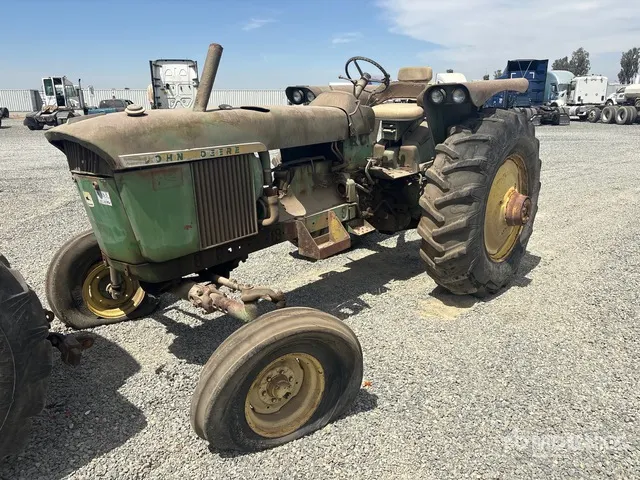 John Deere 2WD Tractor (Inoperable)