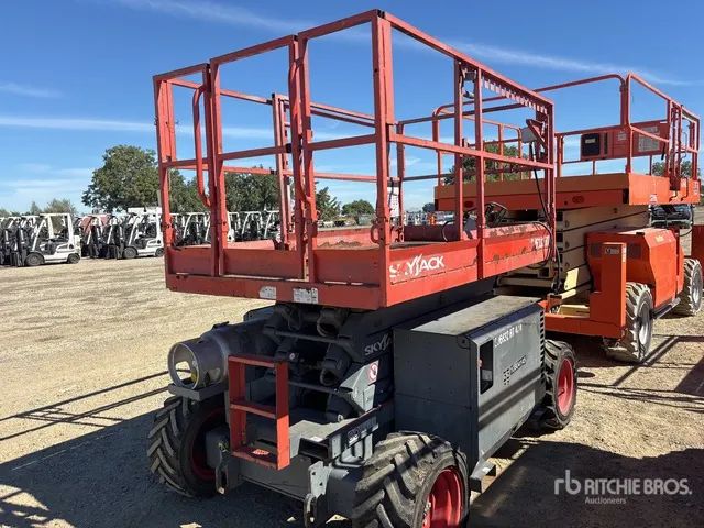 2018 Skyjack SJ6832 RT 4x4 Dual Fuel Scissor Lift