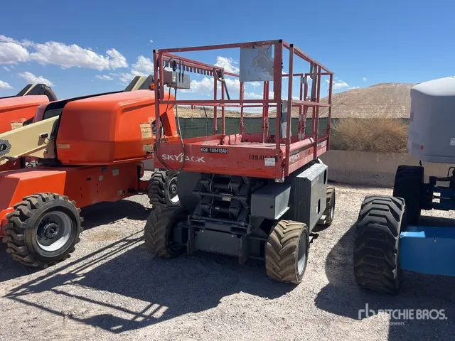 2017 Skyjack SJ6826 RT Dual Fuel Scissor Lift