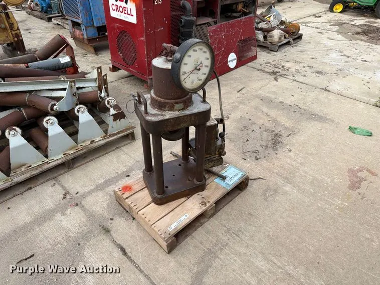 Concrete cylinder tester