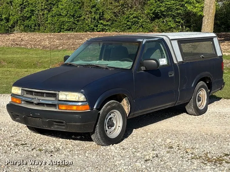 2003 Chevrolet S10 pickup truck