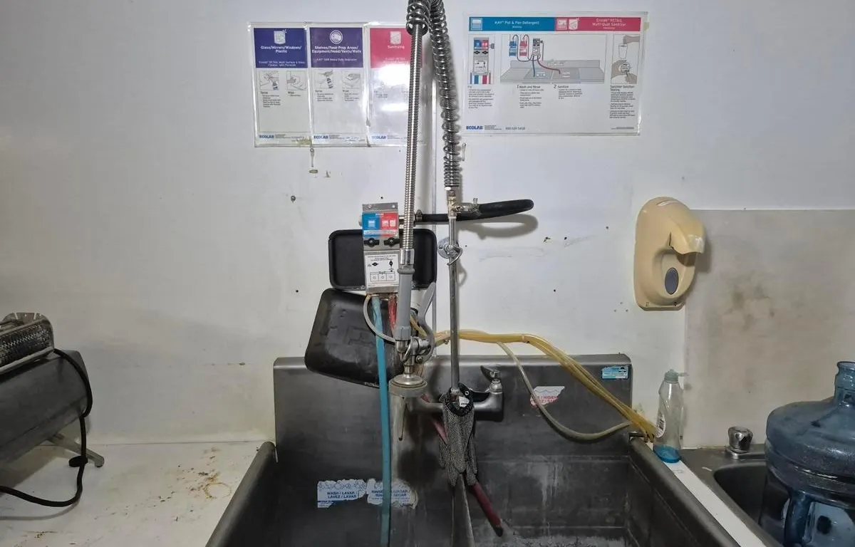 Commercial Double-Bay Pot Wash Sink System
UNRESERVED