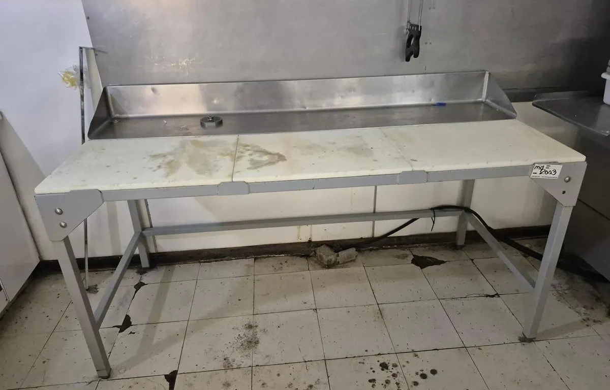 Commercial Butcher Block Prep Table w/ Rear Shelf
UNRESERVED