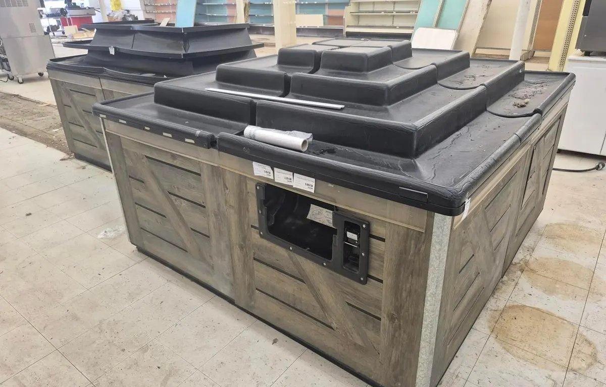 (2) Produce Display Islands
UNRESERVED
