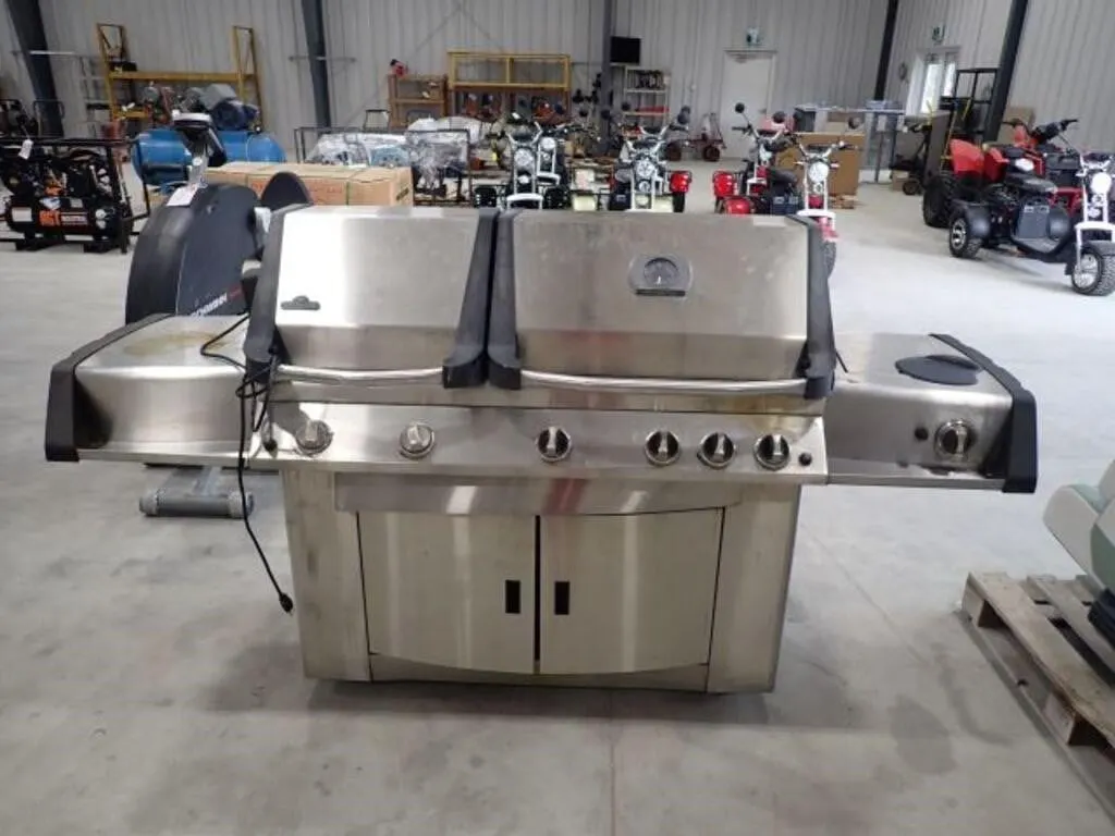 Napoleon 750 RSBI Propane BBQ