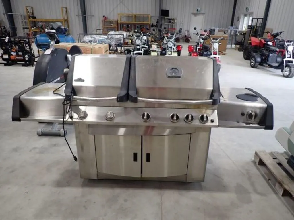 Napoleon 750 RSBI Propane BBQ