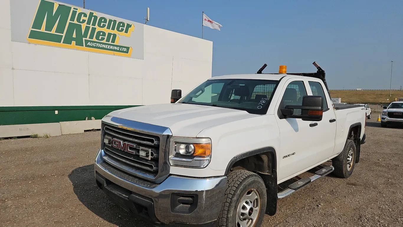 2015 GMC Sierra 2500HD 4x4 Base 4dr Double Cab SB