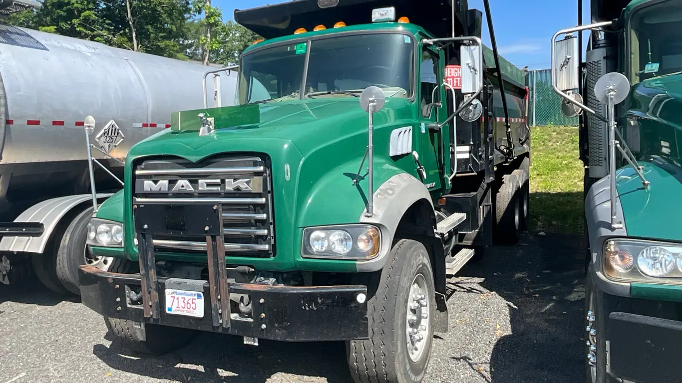 2007 MACK CTP (GRANITE) TRI-AXLE DUMP TRUCK VIN: 1M2AT04C37M005983