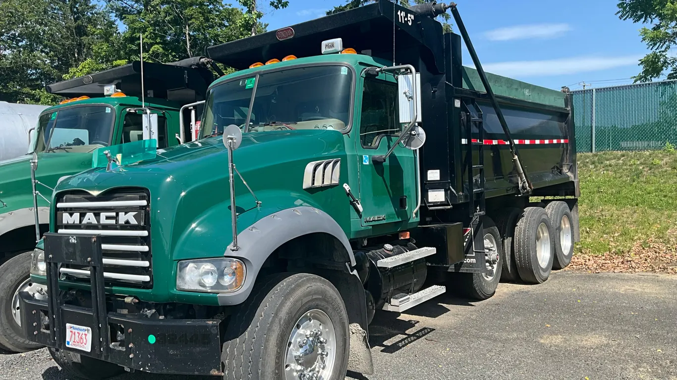 2007 MACK CTP (GRANITE) TRI-AXLE DUMP TRUCK VIN: 1M2AT04C17M005982