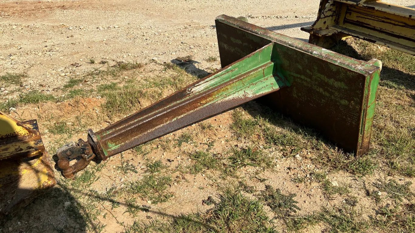 JOHN DEERE PINTLE HITCH ATTACHMENT