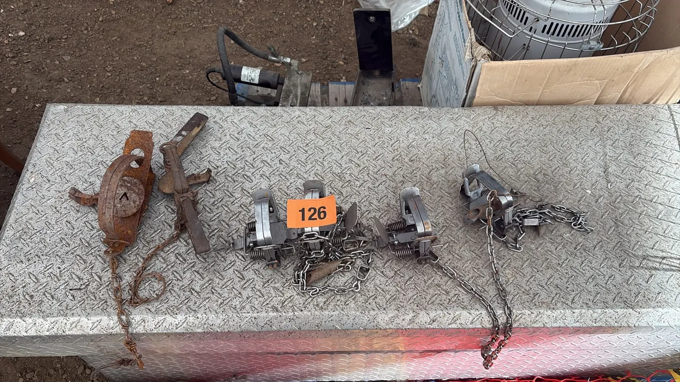 6 Assorted traps