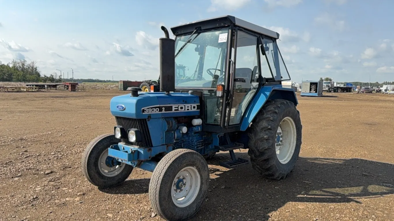 1995 FORD 3930 2WD TRACTOR - s/n 056691