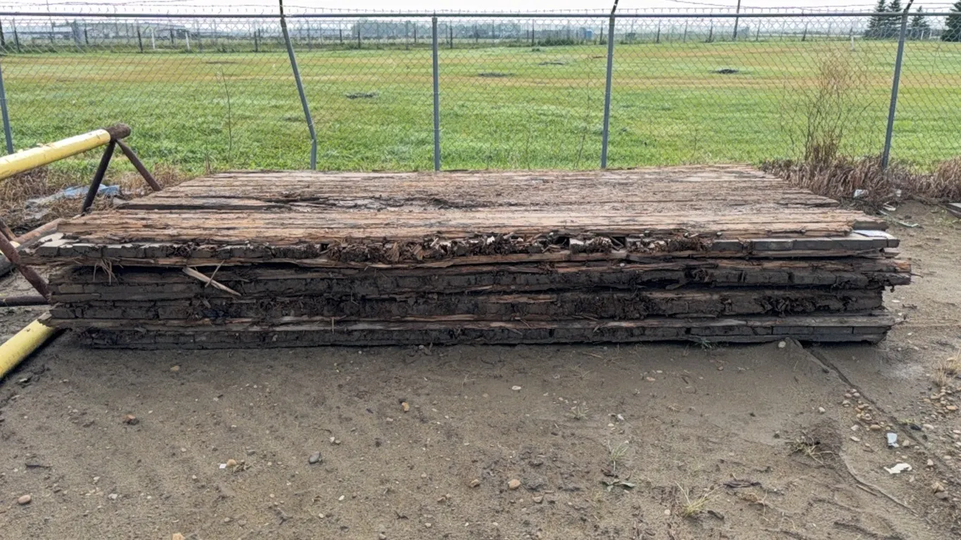 4 - 8' x 14' SWAMP MATS