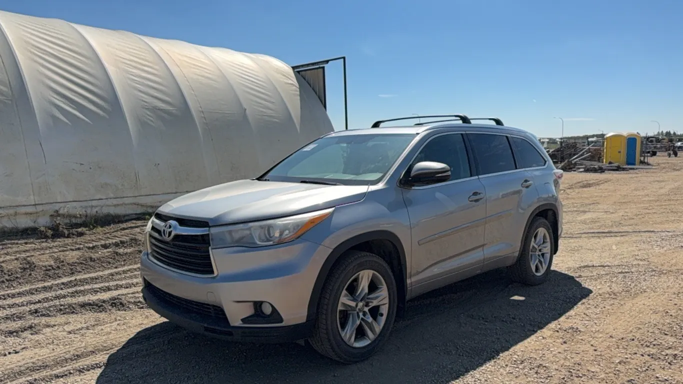 2015 TOYOTA HIGHLANDER SUV - VIN: 5TDDKRFHXFS201844 - REGISTRATION & BLOCK HEATER CABLE IN OFFICE