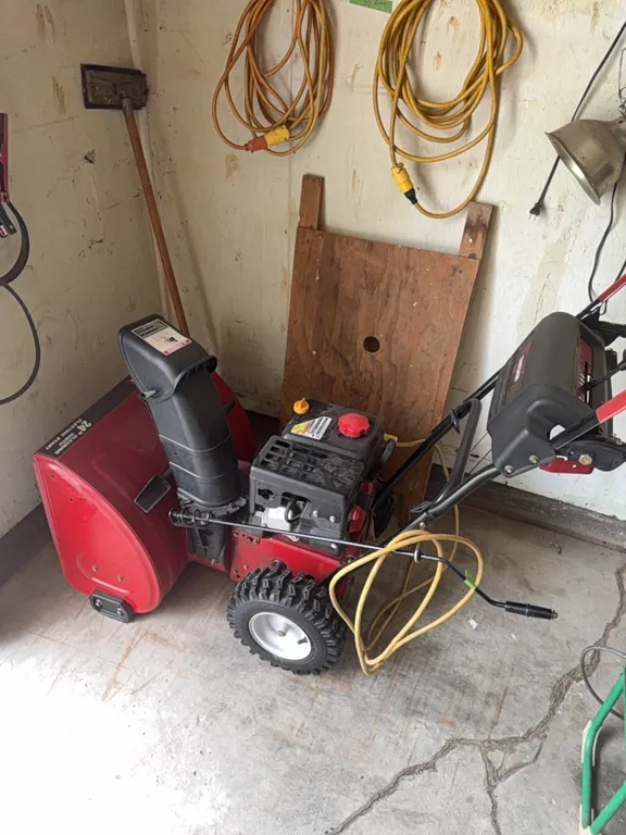 Craftsman 24” snow blower, hardly used, has electric start w/cord