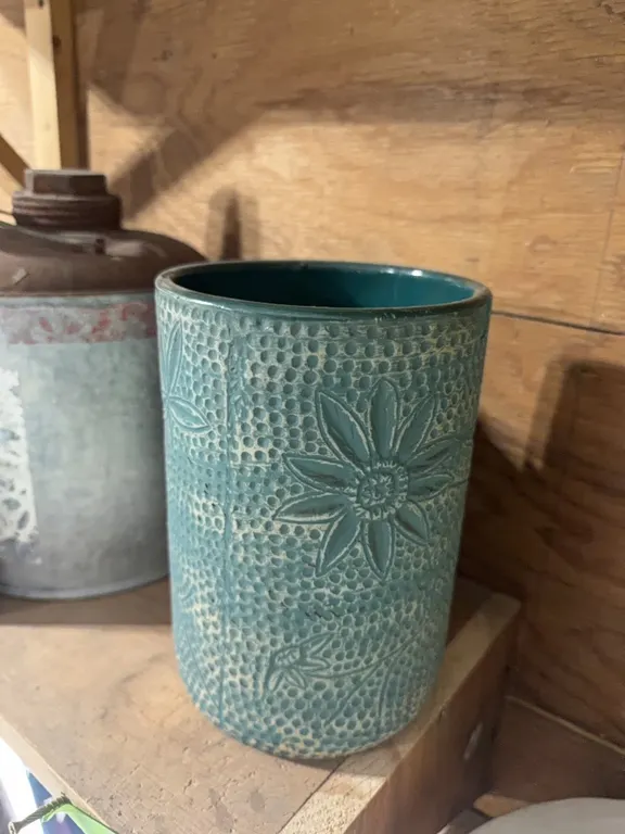 Redwing pottery, one piece