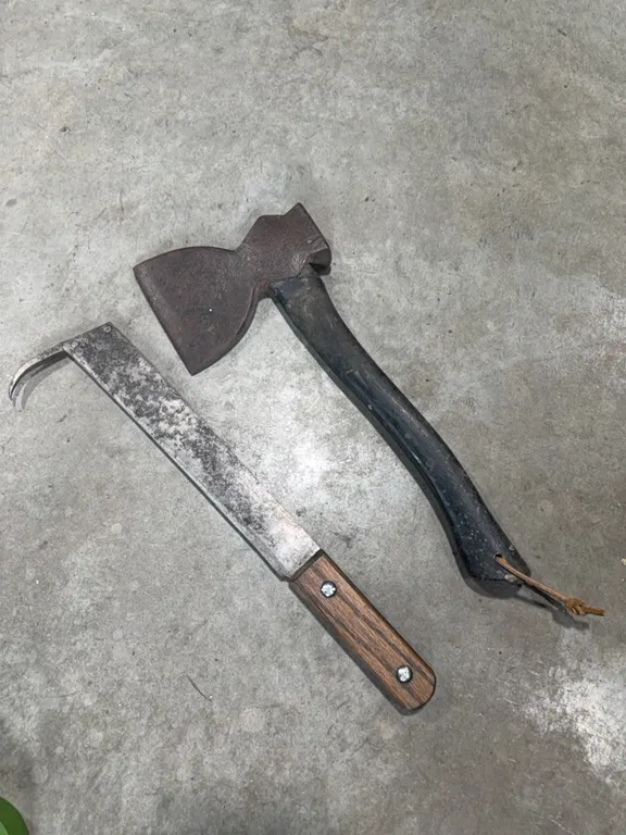 Axe and knife with pik
