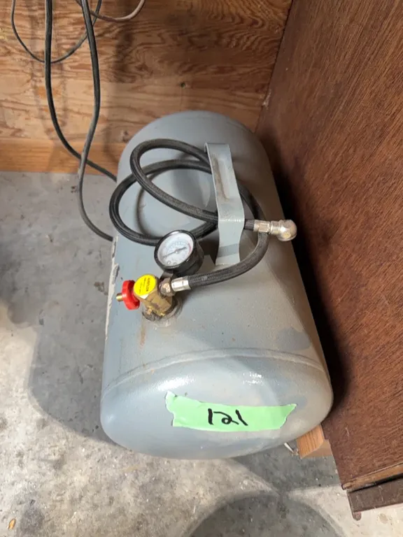 Portable air tank
