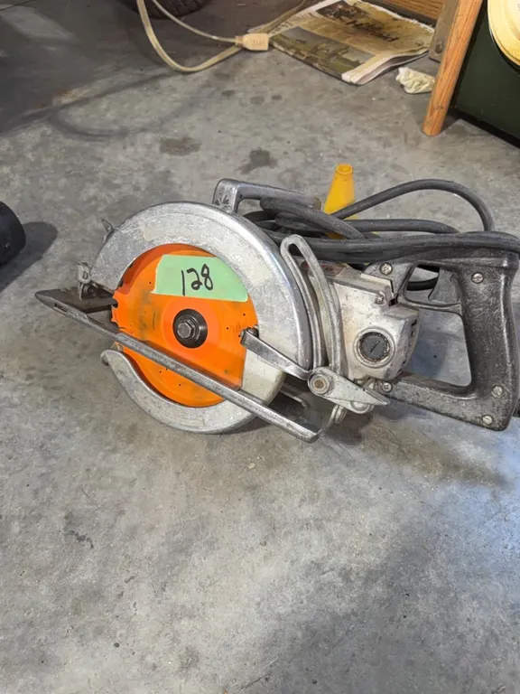 Special worm drive saw, works excellent 