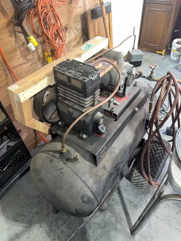 Large air compressor on wheels, works great, 110 v