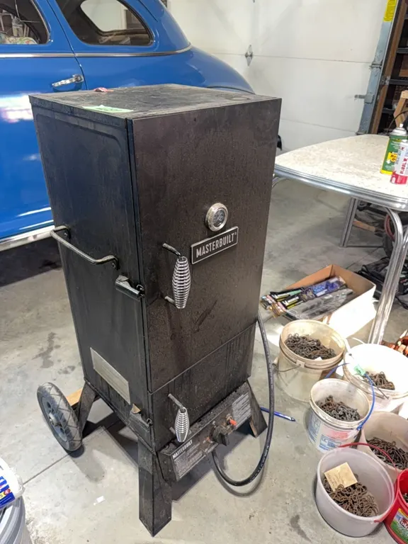 Masterbuilt propane smoker, excellent shape, on wheels
