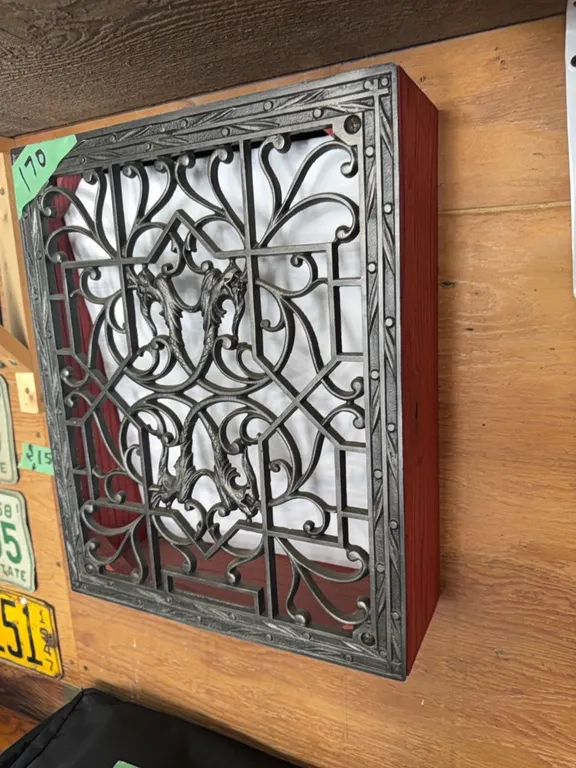 Hanging shadowbox