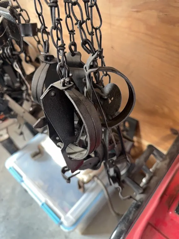 Total of seven traps, number one single spring, Oneida jump, all nice shape or new