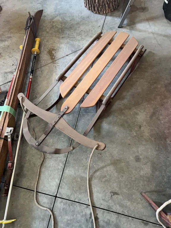 childs sled, very excellent condition