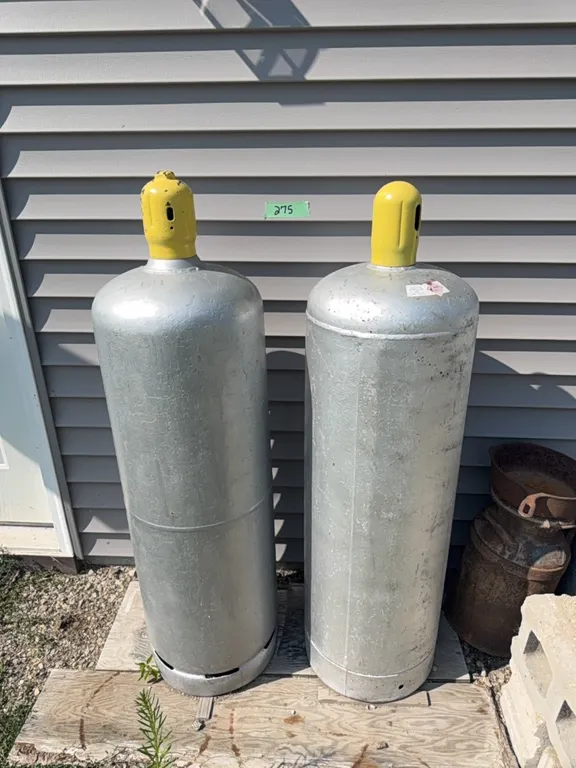 Pair of 100# propane cylinders, both full