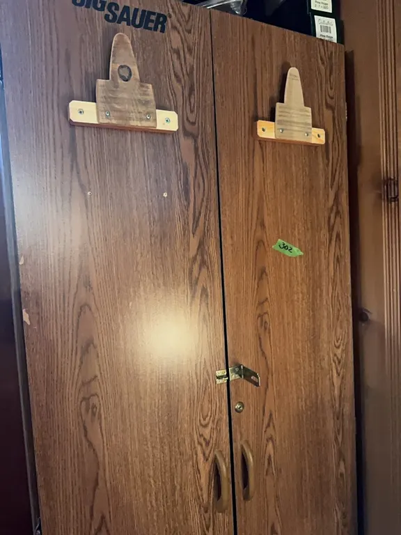 Cabinet Sigsauer 6’ empty,