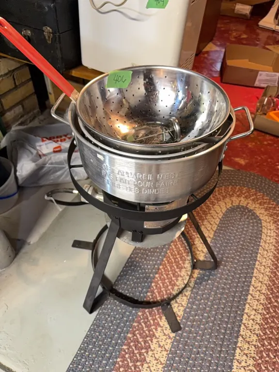 Deep fat fryer. (not for turkeys)