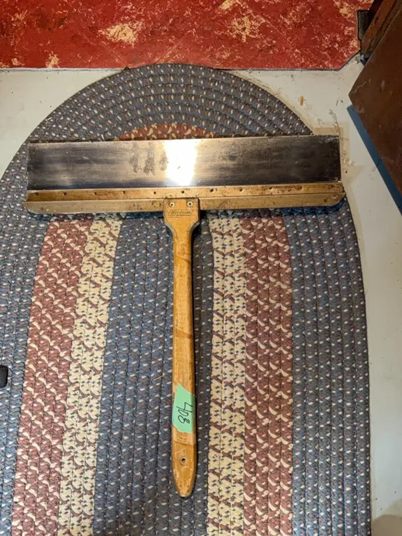 Scraper spreader tool