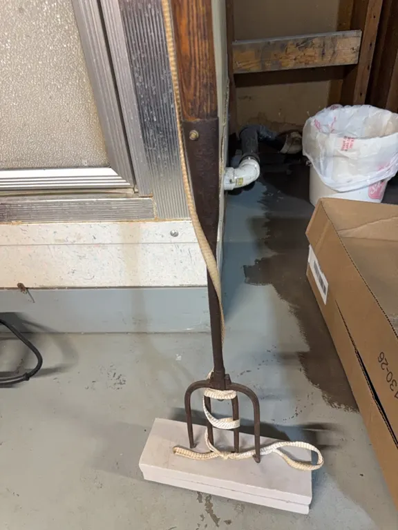 Ice fishing spear