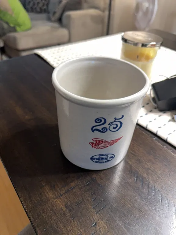 Miniature Redwing crock