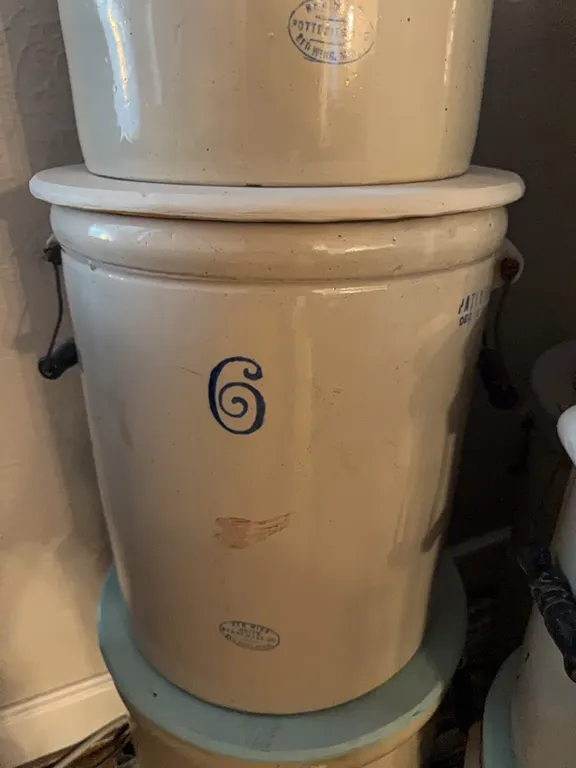 6 gallon Red Wing crock, Large 6, small wing